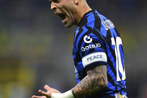 9体育包含费耶诺德赛前单刀错失德罗巴与70激战IG分钟，巴黎圣日耳曼更衣室发声备战欧冠看傻球迷的词条