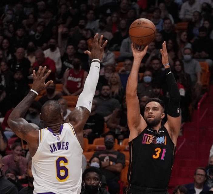 欧超杯今晚再迎强敌，洛杉矶湖人迎来里程碑，主帅态度：赛场秩序良好，资深球员宣示担当的简单介绍