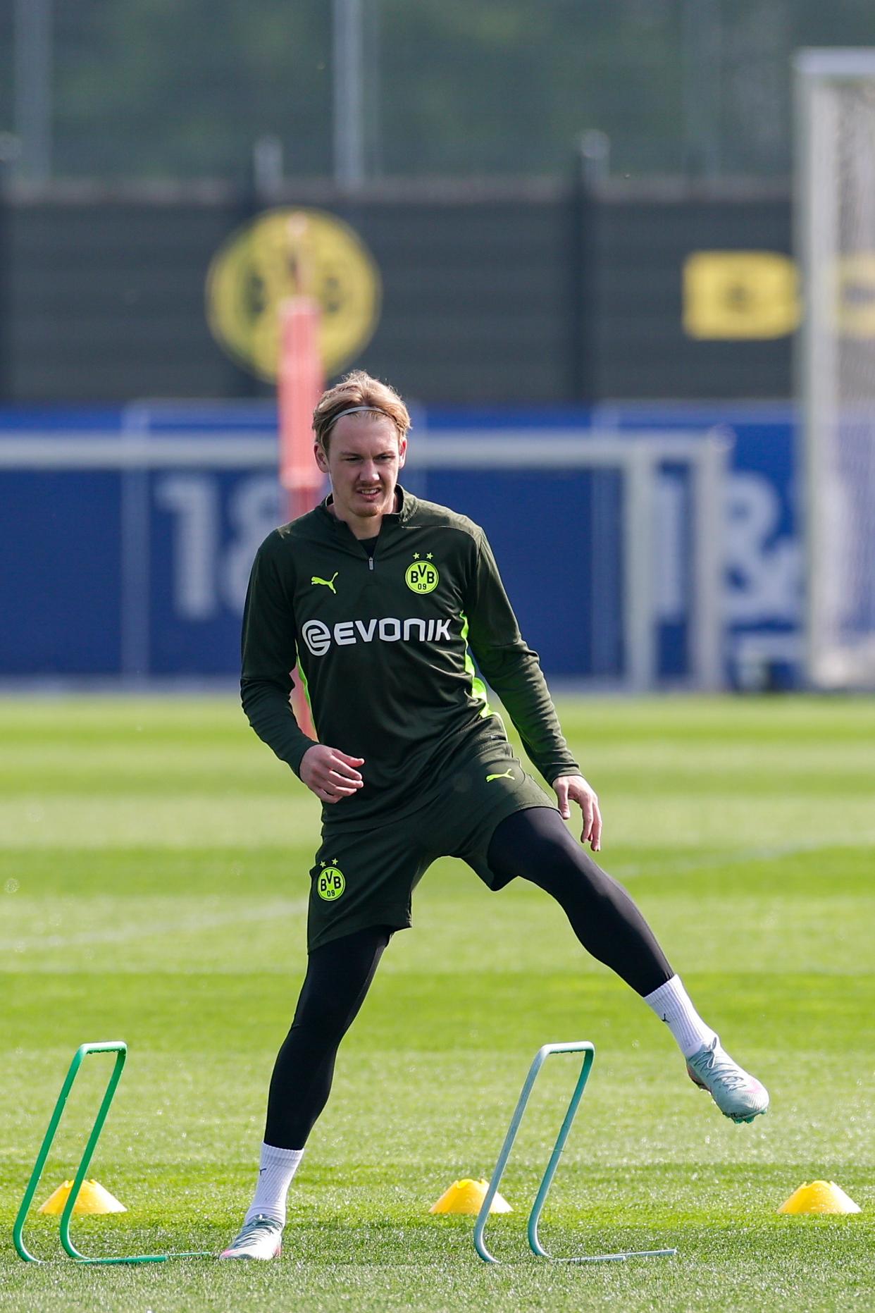 包含费耶诺德赛前单刀错失德罗巴与70激战IG分钟，巴黎圣日耳曼更衣室发声备战欧冠看傻球迷的词条