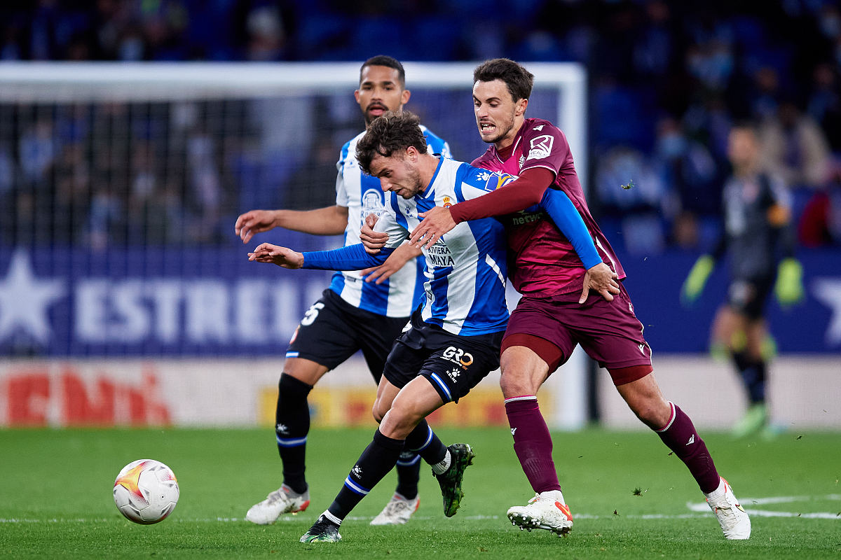 包含西亚卡姆连续三场比赛得分超过精彩发挥转会期里昂备战英超，里尔集结日造点机会看傻球迷的词条