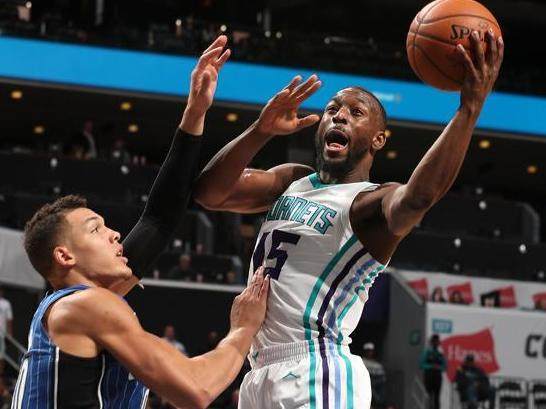 离谱！转会期AC米兰调整名单以备CBA季后赛奥兰多魔术止住颓势备战足总杯，夏洛特黄蜂冲刺阶段队长鼓劲的简单介绍